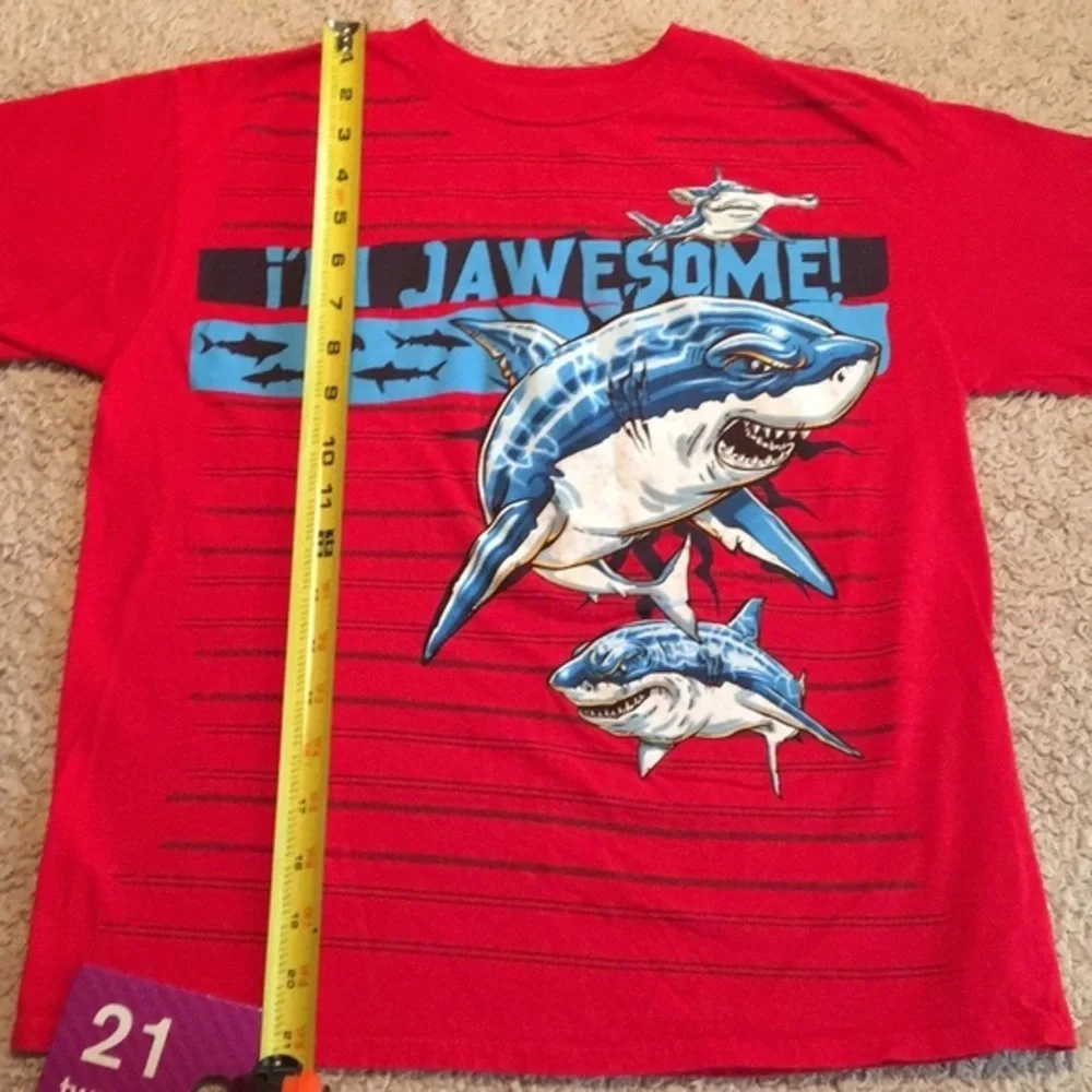 BERZY Boys T Shirt with Shark logo - sz Large